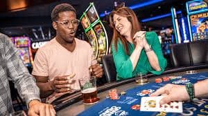 Antarmuka permainan live casino mix parlay dengan dealer langsung